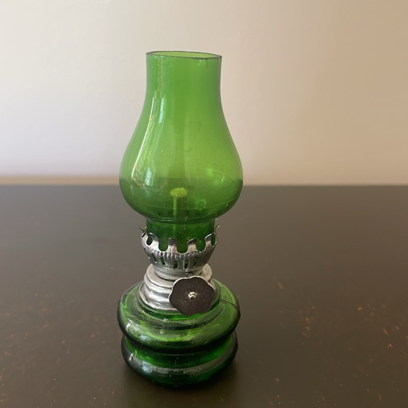 💚Vintage miniature green glass,  oil lamp. - Picture 2 of 9